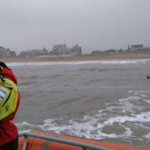 Surfer in problemen Katwijk